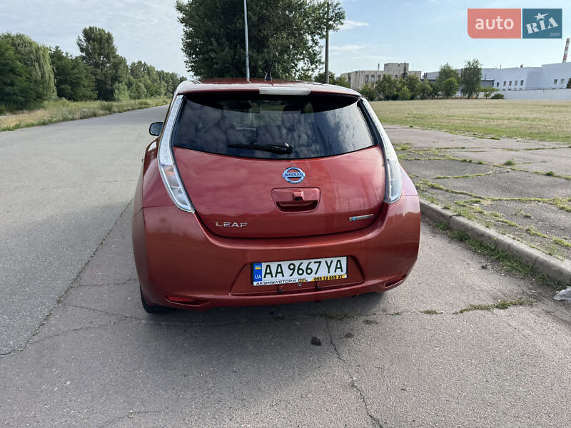Хэтчбек Nissan Leaf 2015 в Киеве