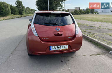 Хэтчбек Nissan Leaf 2015 в 