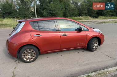 Хэтчбек Nissan Leaf 2015 в 