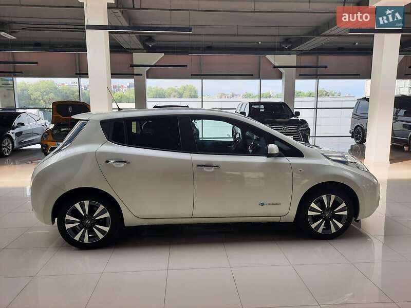 Хэтчбек Nissan Leaf 2017 в Хмельницком