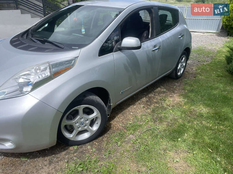 Хэтчбек Nissan Leaf 2013 в Львове