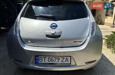 Хэтчбек Nissan Leaf 2011 в 