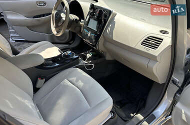 Хэтчбек Nissan Leaf 2011 в 