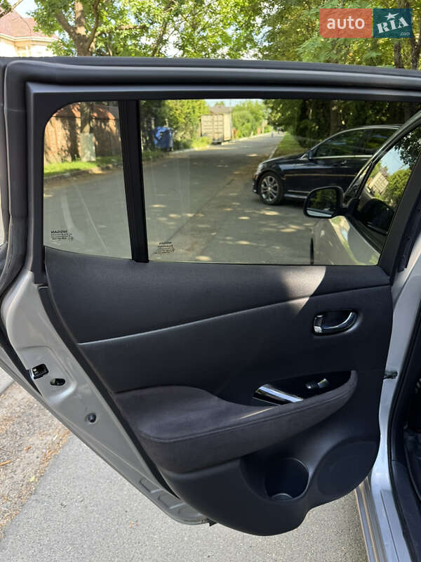 Хетчбек Nissan Leaf 2016 в Гатне