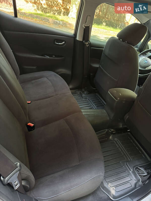 Хетчбек Nissan Leaf 2016 в Гатне