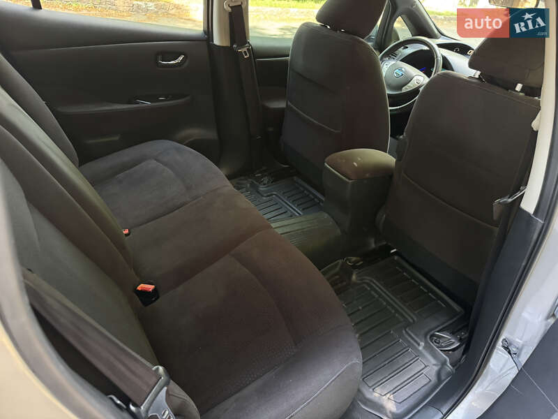 Хетчбек Nissan Leaf 2016 в Гатне