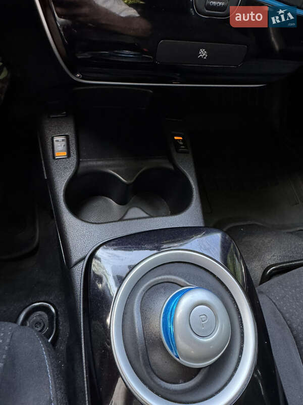 Хетчбек Nissan Leaf 2016 в Гатне