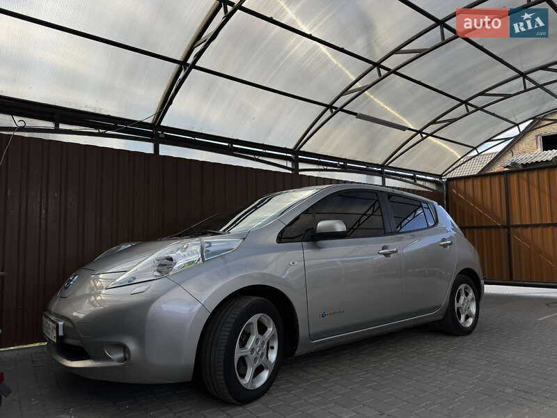 Хетчбек Nissan Leaf 2016 в Гатне