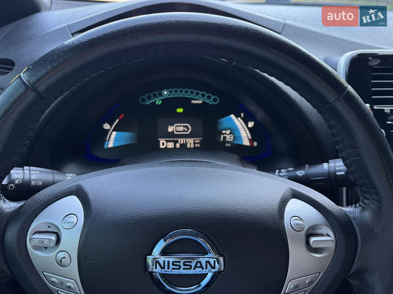 Хетчбек Nissan Leaf 2016 в Гатне