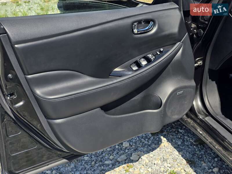 Хэтчбек Nissan Leaf 2015 в Тернополе