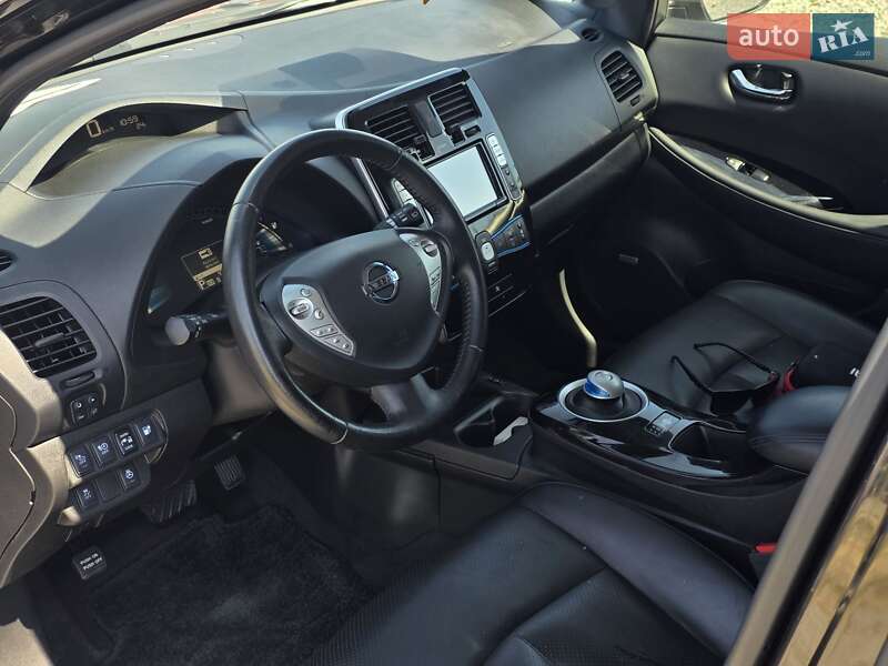 Хэтчбек Nissan Leaf 2015 в Тернополе