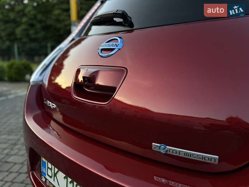 Хэтчбек Nissan Leaf 2015 в Луцке