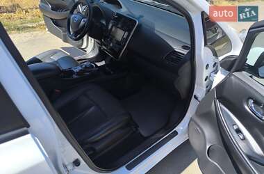 Хэтчбек Nissan Leaf 2016 в 