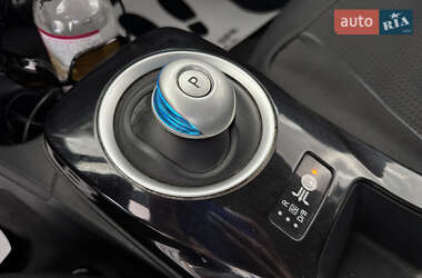 Хэтчбек Nissan Leaf 2013 в 