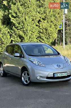 Хетчбек Nissan Leaf 2012 в Смизі