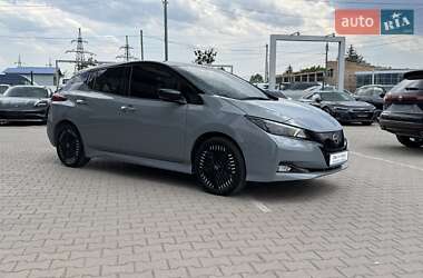 Хэтчбек Nissan Leaf 2022 в 