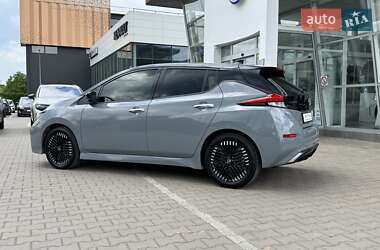 Хэтчбек Nissan Leaf 2022 в 