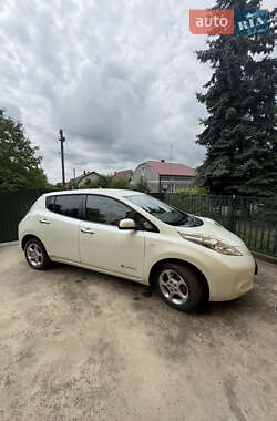 Хэтчбек Nissan Leaf 2012 в Рудки