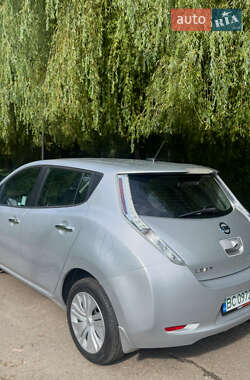 Хетчбек Nissan Leaf 2016 в 