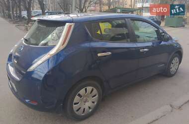 Хэтчбек Nissan Leaf 2017 в 