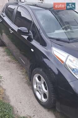 Хэтчбек Nissan Leaf 2011 в 