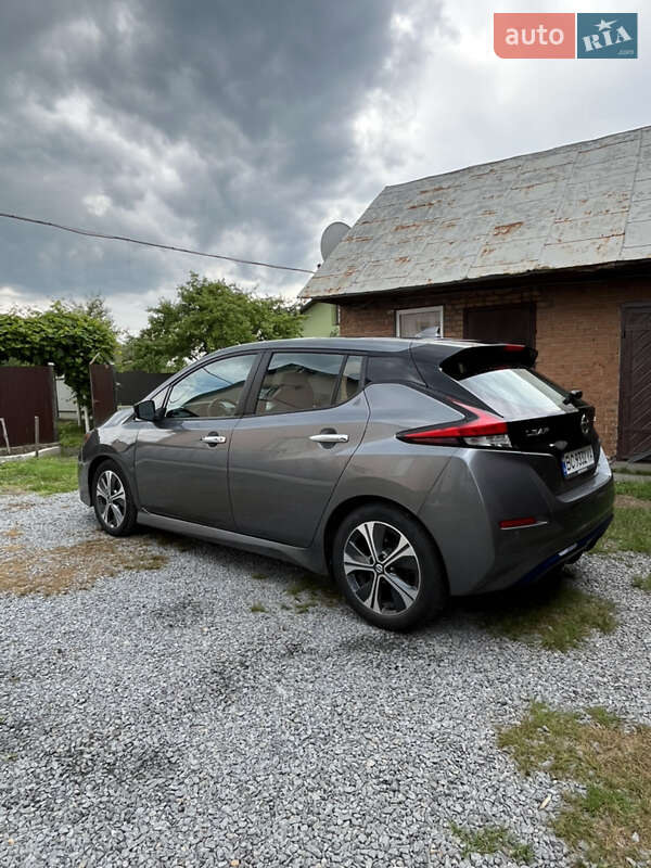 Хэтчбек Nissan Leaf 2019 в Шептицькому