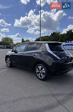 Хэтчбек Nissan Leaf 2014 в 