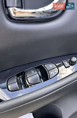 Хэтчбек Nissan Leaf 2014 в 