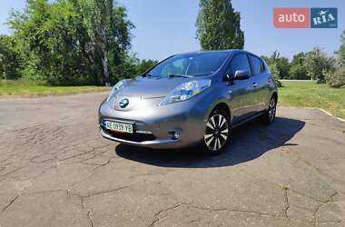 Хетчбек Nissan Leaf 2014 в Дніпрі