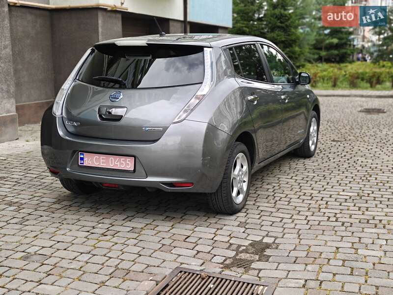 Хэтчбек Nissan Leaf 2015 в Ивано-Франковске