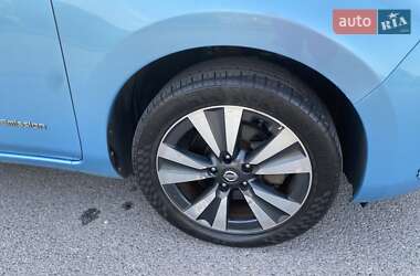 Хетчбек Nissan Leaf 2014 в 