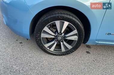 Хетчбек Nissan Leaf 2014 в 