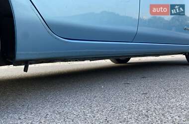 Хетчбек Nissan Leaf 2014 в 