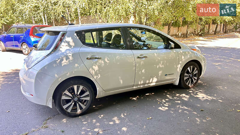 Хетчбек Nissan Leaf 2013 в Чорноморську