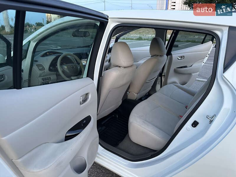 Хетчбек Nissan Leaf 2016 в Києві