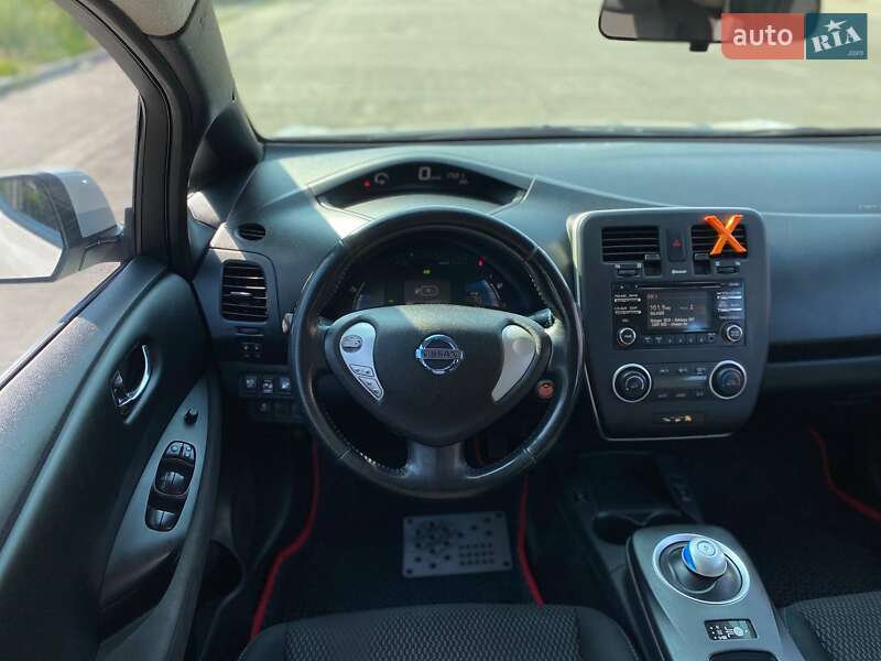 Хетчбек Nissan Leaf 2013 в Києві