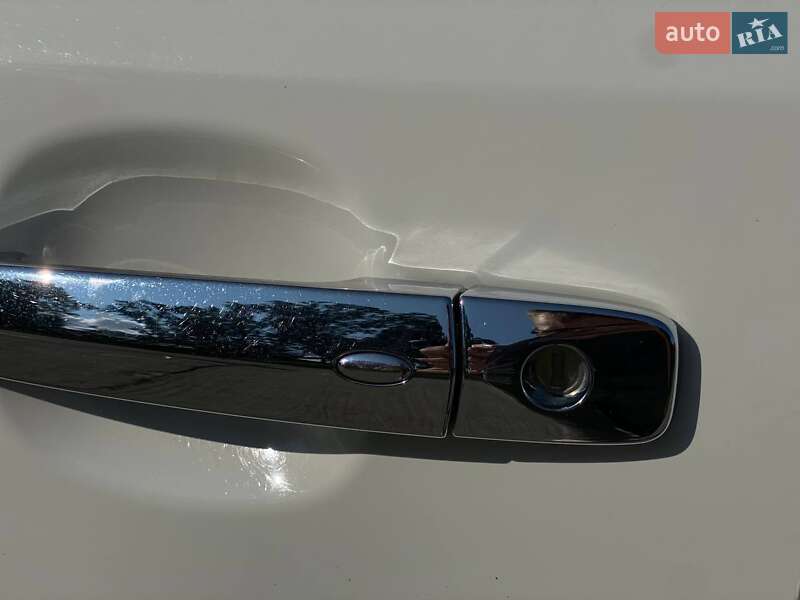 Хетчбек Nissan Leaf 2013 в Києві