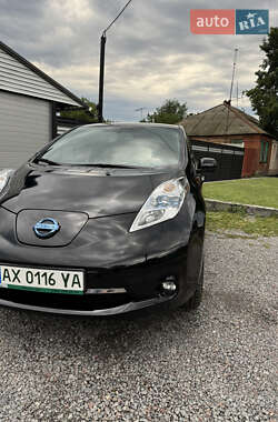 Хэтчбек Nissan Leaf 2013 в 