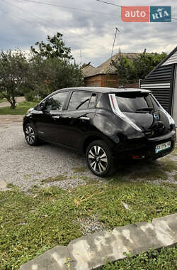 Хэтчбек Nissan Leaf 2013 в 