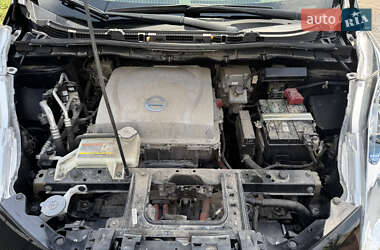 Хэтчбек Nissan Leaf 2013 в 