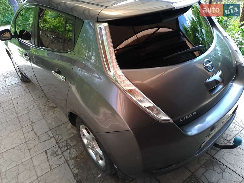 Хэтчбек Nissan Leaf 2015 в Днепре