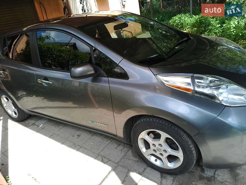 Хэтчбек Nissan Leaf 2015 в Днепре