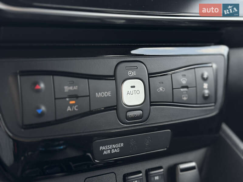 Хэтчбек Nissan Leaf 2019 в Киеве
