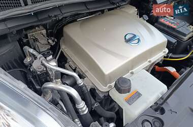 Хэтчбек Nissan Leaf 2015 в 