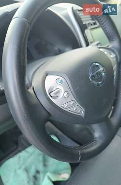 Хэтчбек Nissan Leaf 2015 в 