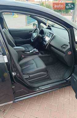 Хэтчбек Nissan Leaf 2015 в 
