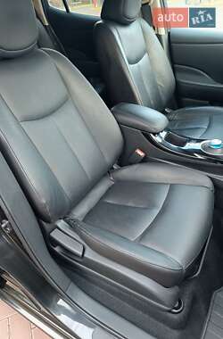 Хэтчбек Nissan Leaf 2015 в 