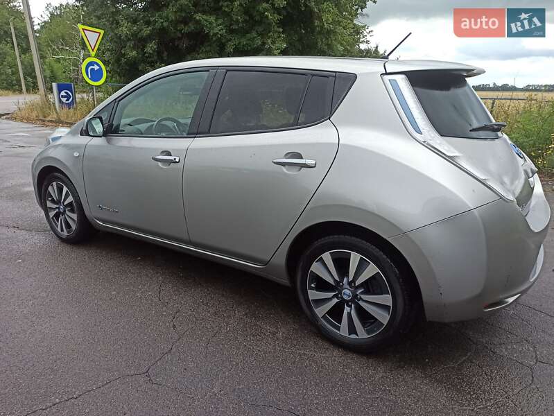 Хетчбек Nissan Leaf 2015 в Вінниці
