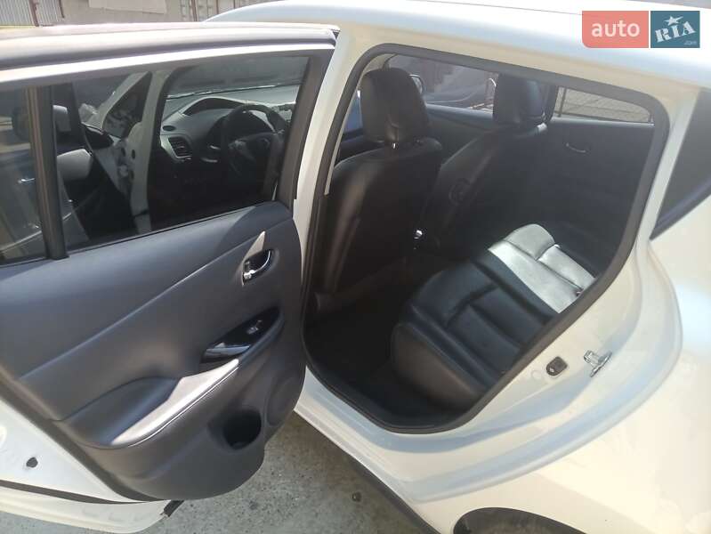 Хэтчбек Nissan Leaf 2015 в Мукачево