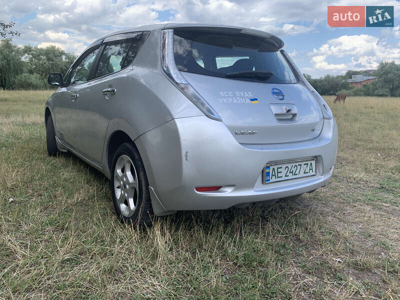 Хэтчбек Nissan Leaf 2013 в Днепре